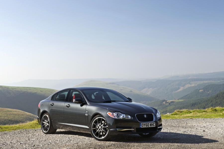 Jaguar XF BlackPack 2010 года  (UK) (фото 15 из 17)